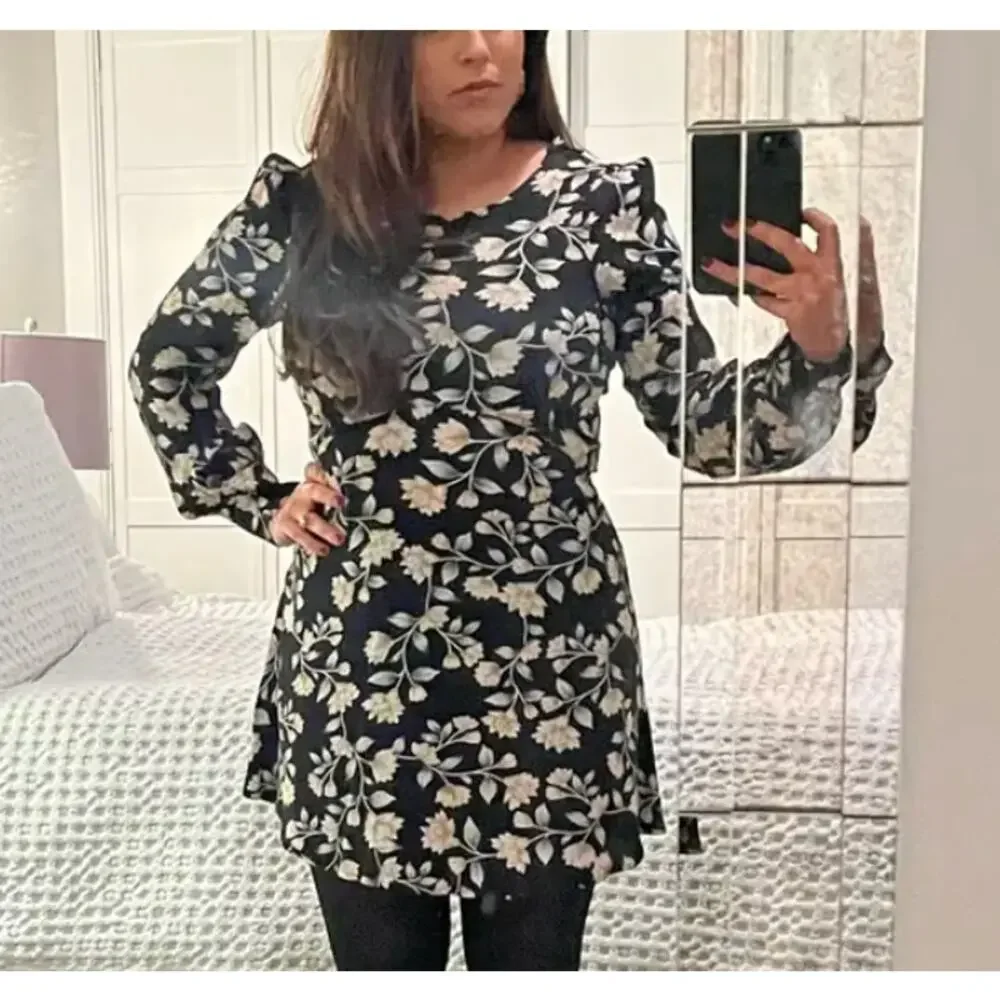 Flynn Skye Black Floral Mini Dress SMALL Work Career Long Sleeve Designer $172